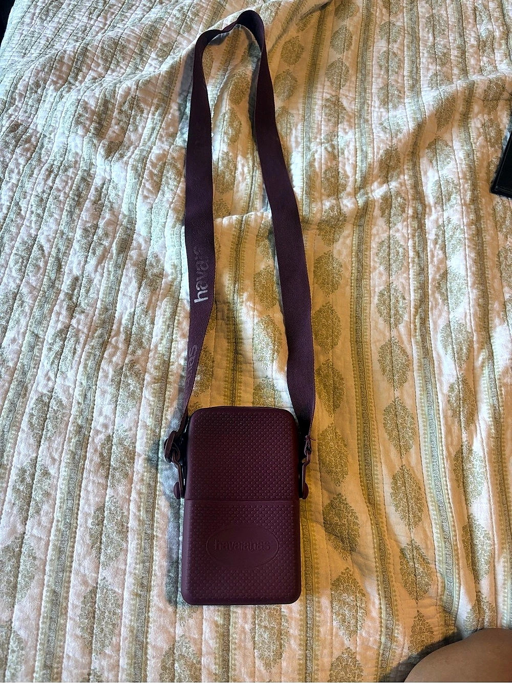 Havaianas Street Bag Textured Crossbody Bag in Purple